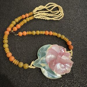Vintage Lee Sands?? Tropical Flower, MOP Pendant Necklace Floral Statement - BUB
